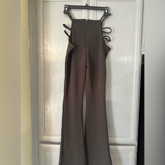 Zaful Flirty flare peekaboo pant zipup back hip cutouts M - Picture 3 of 9